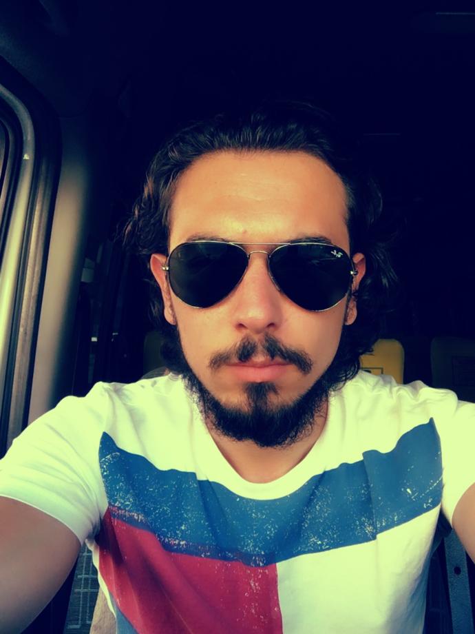 Uzun saçlı, sakalsız erkekler?
