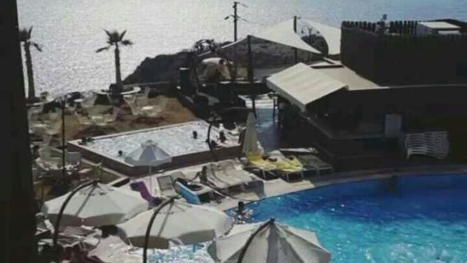 Sizinde "göbek" yüzünden denize havuza giremediğiniz oldu mu?