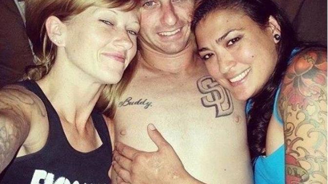 1 heteroseksüel erkek ve 2 biseksüel kadın, bu üçü sağlıklı ve devamlı bir ilişki yaşayamaz mı?