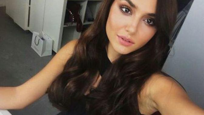 Hande erçel esmeri? sarışın mı? kumralmı?