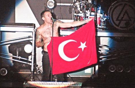 Linkin Park grubunun solisti Chester Bennington intihar etti. Siz dinler miydiniz?