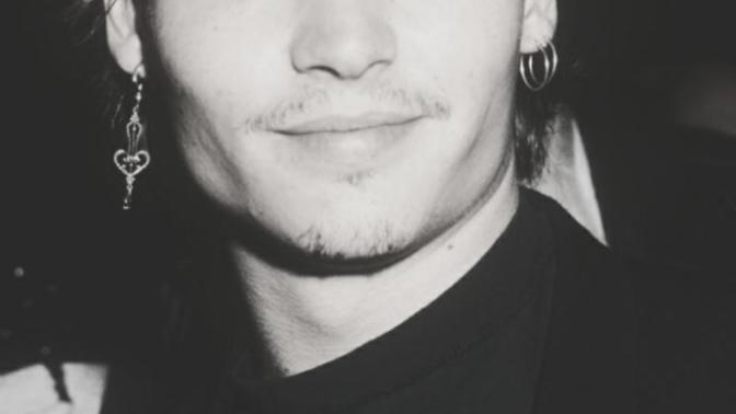 Çevremdeki kızlar johnny depp in gençligi gibisin diyorlar sizcede bir andirma var mi?