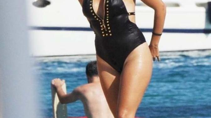Hande Ercel son haliyle çok seksi değil mi?