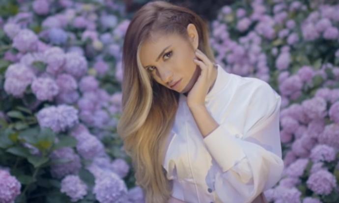 Feride Hilal Akın Dinliyor Musunuz?