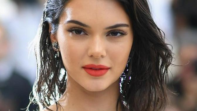 Kendall Jenner itici değil mi?