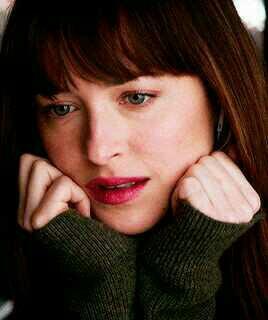 Dakota Johnson Sizce Güzel Ve Masum Gözükmüyor mu??