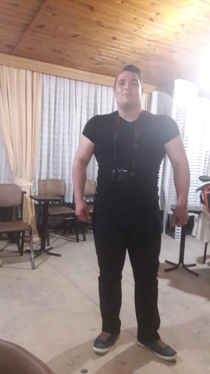Kızlar kaslı ve geniş omuzlu erkek ilginizin kaynağı nedir?