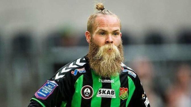 İzlandalı futbolcu Asgeir Asgeirsson ve sakalı. Erkekler siz böyle sakal bırakır mısınız? Kızlar siz böyle sakalı beğenir misiniz?