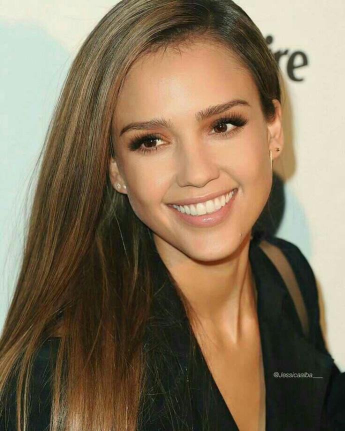 Jessica Alba Güzel Mi??