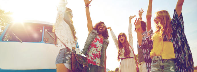 Sevgili ile gidilen tatil mi daha eğlenceli olur, arkadaşlarla gidilen tatil mi?
