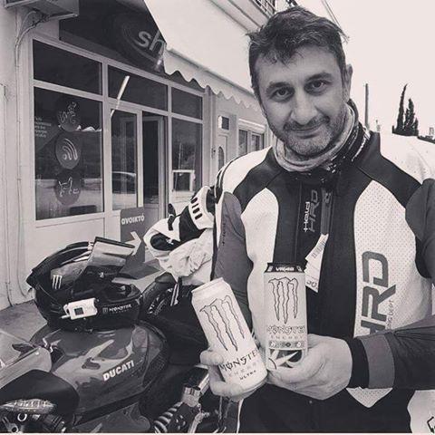 Motosiklet dünyasının fenomeni "Altın Elbiseli Adam" hayatını kaybetti! Barkın Bayoğlu'nu takip ediyor muydunuz?