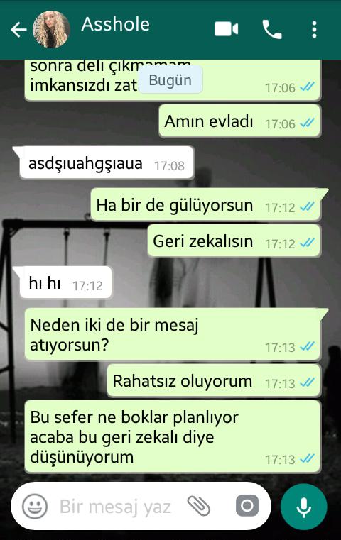 Neredeyse düşmanım olan kız whatsapptan beni sevdiğini söyledi?