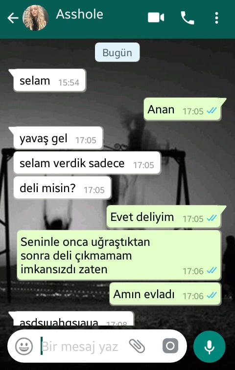 Neredeyse düşmanım olan kız whatsapptan beni sevdiğini söyledi?