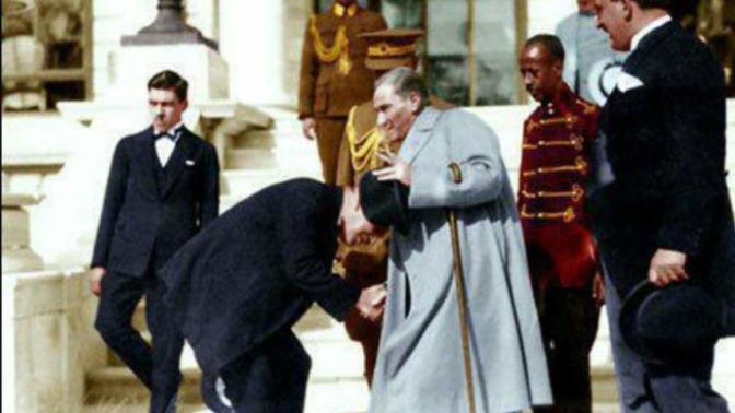 ATATŪRK e laf edenlerin onun kurduğu cumhuriyette özgürce nankörlük yapmaları sizce de saçma degil mi?