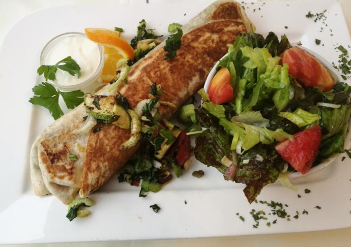 Wrap yaptım yanında salata, olmuş mu? 