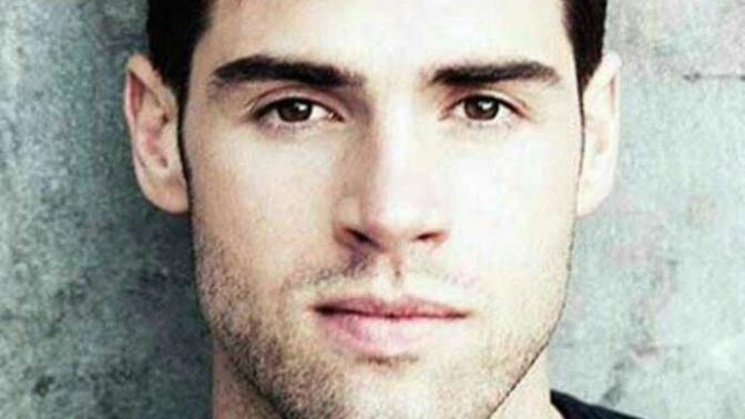 Yüz şekli böyle olan erkekler çok seksi değil mi?