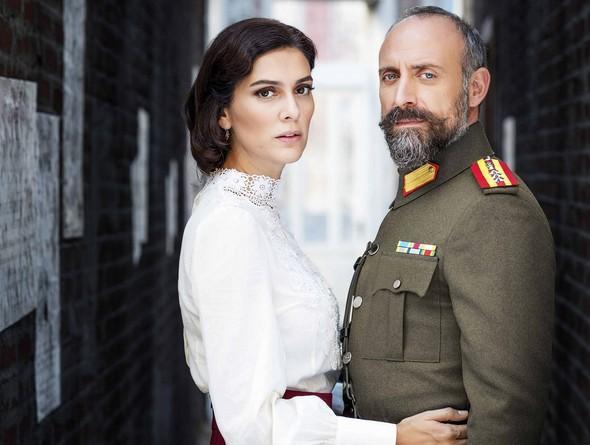 Deniz Çakır mı Bergüzar Korel mi daha güzel?