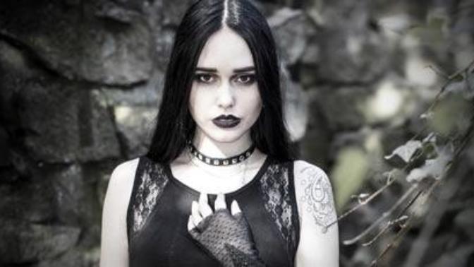 Kizilayda gothic tarzi giysiler/ayakkabilar satan magazalar var mi?