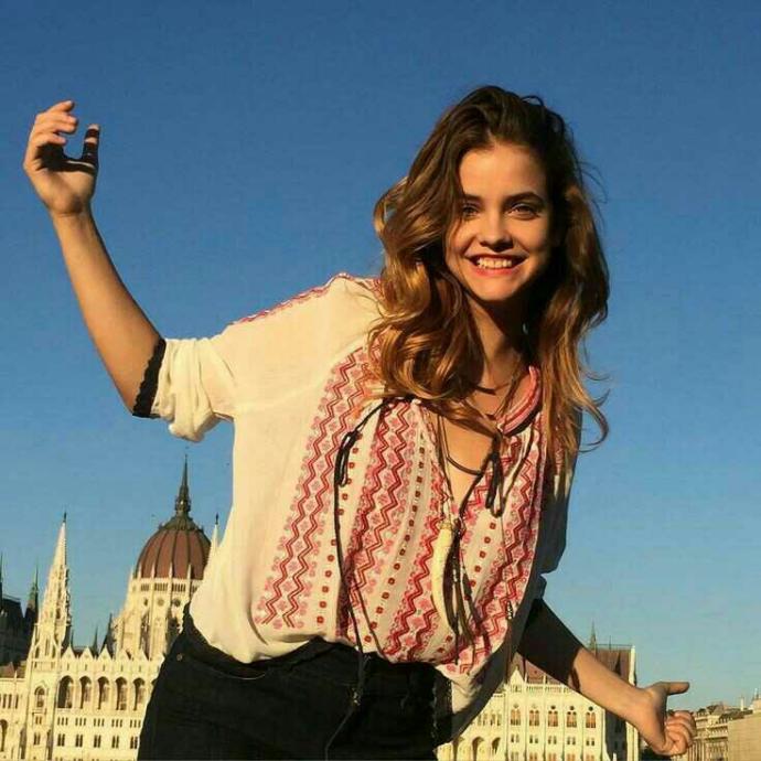 Barbara Palvin Mi Lauren Cohan mı daha güzel??
