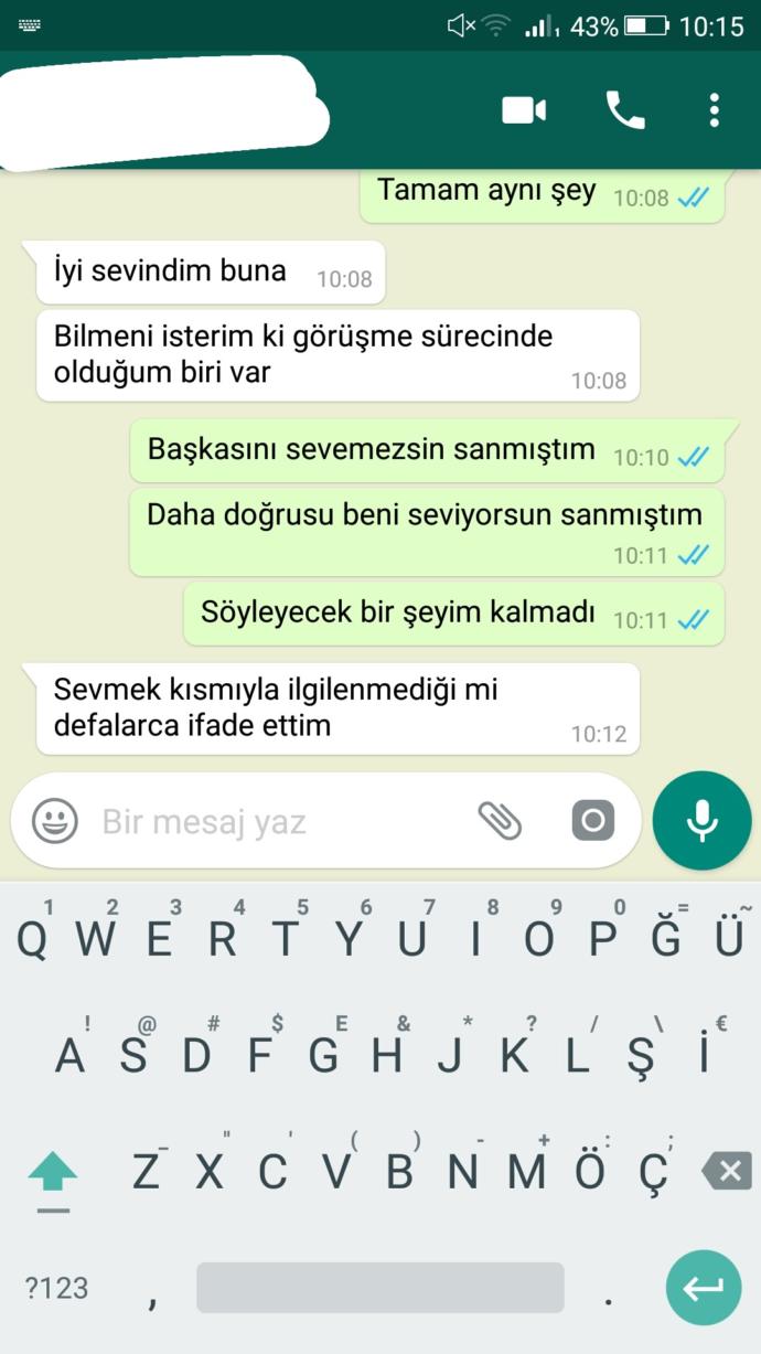 Görsele bakın? O kızı seviyor mu?