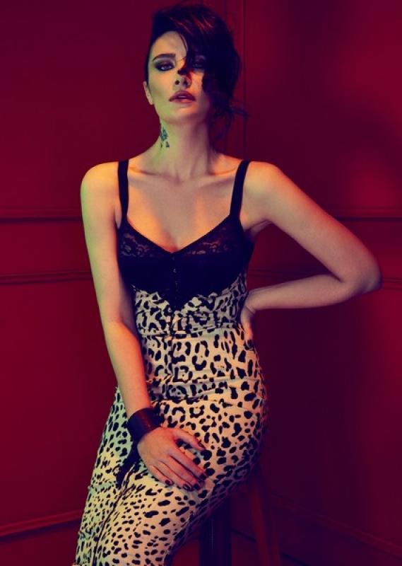 Bu kadın bir banamı seksi geliyor?