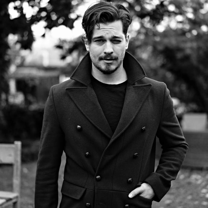 Sizce çağatay ulusoy mu? toni mahfud mu?