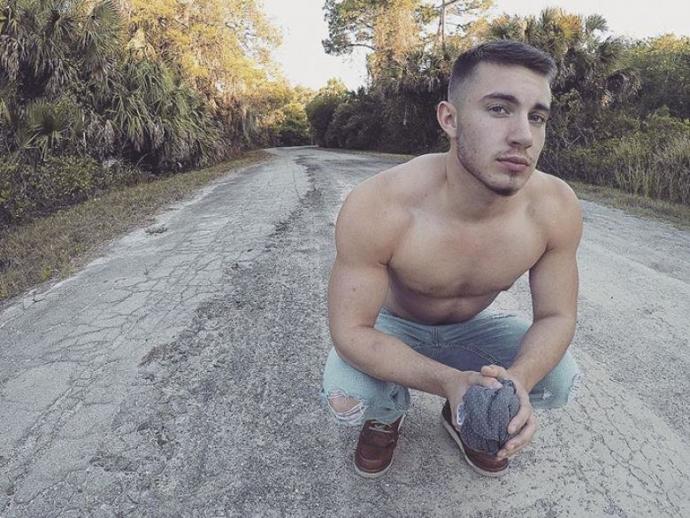 Çok güzel bir kadınken ameliyatla çok yakışıklı bir erkek olan instagram fenomenini gördünüz mü?