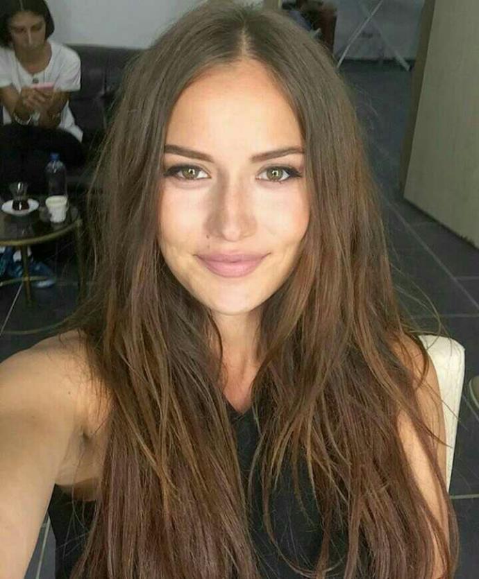 sizce hangisi Hande Erçel mi fahriye Evcen mi ???