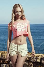 Bu göbek açma olayı abartılmadı mı?  bir  sonraki adım sadece sütyen mi?