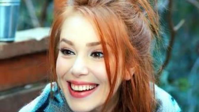 Elçin Sangu'nun Ağzı Çok Garip Değil Mi?  bir  Bana Mı Tuaf Geliyor?