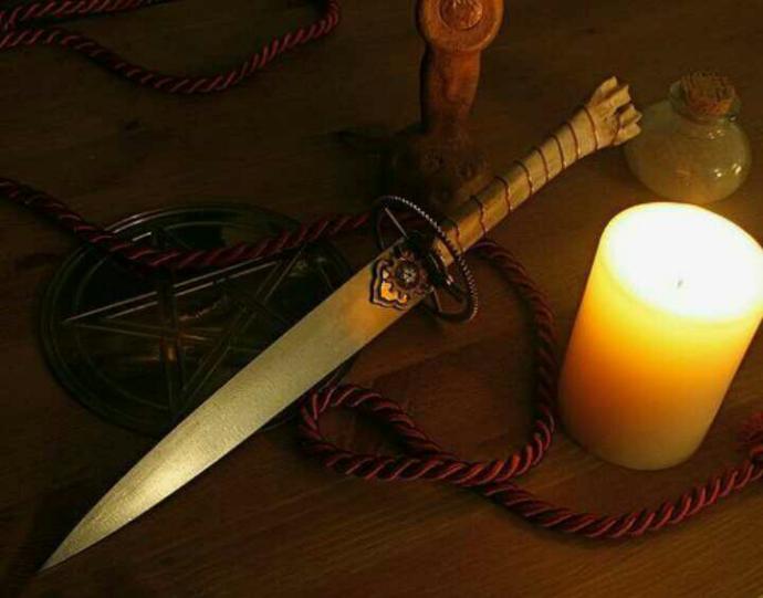 Athame, altar, ritüeller🗡🗡🗡🔮🔮🔮??