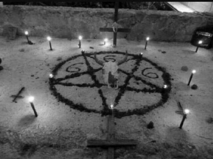 Athame, altar, ritüeller🗡🗡🗡🔮🔮🔮??