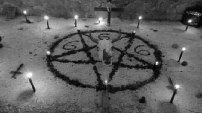Athame, altar, ritüeller🗡🗡🗡🔮🔮🔮?