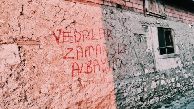 Seni seveni sen sevmezsin, senin sevdiğinde seni sevmez bu hep böyle midir?