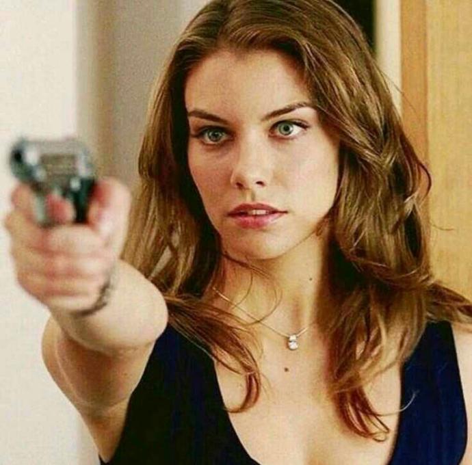 Bu kadınların hangileri Barbara Palvin'den güzel??