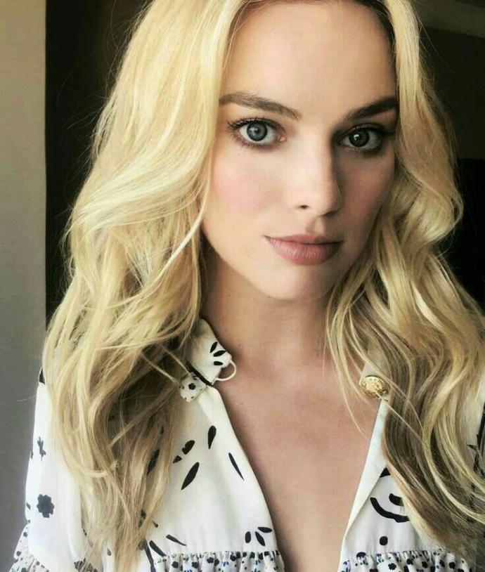 Bu kadınların hangileri Barbara Palvin'den güzel??