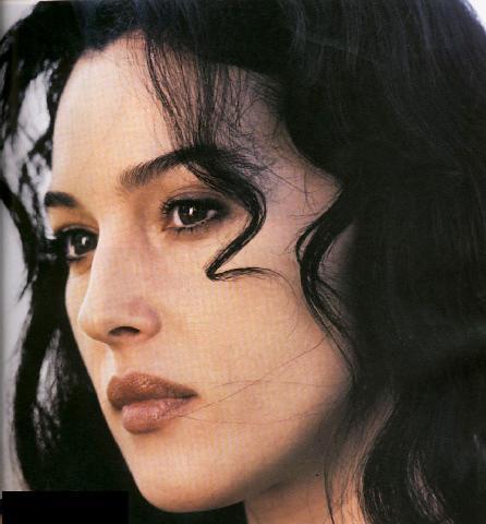 Monica Bellucci'ye çirkin diyen Türk kızları hakkında ne düşünüyorsunuz?