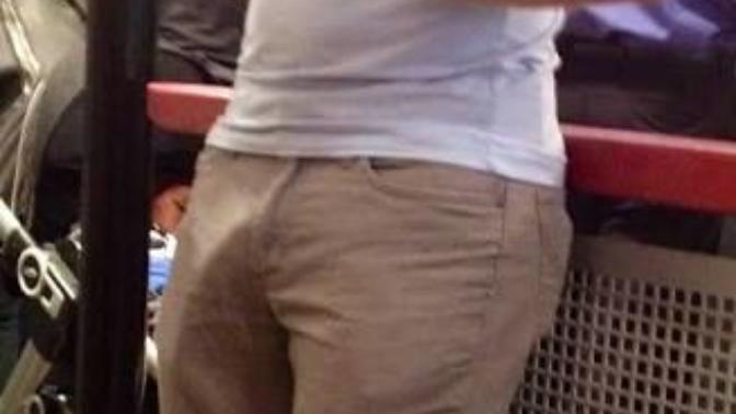 Kadının vücut hatları her şeyi meydanda problem yok, erkeğin bir tarafı hafif belli olsa neden sapık deniyor?