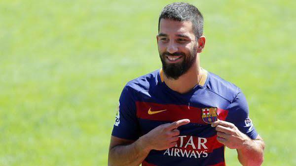 Flaş iddia: Lucescu, Arda Turan'ı ikna etti!Sizce Arda Turan Milli takıma geri dönmelimi?