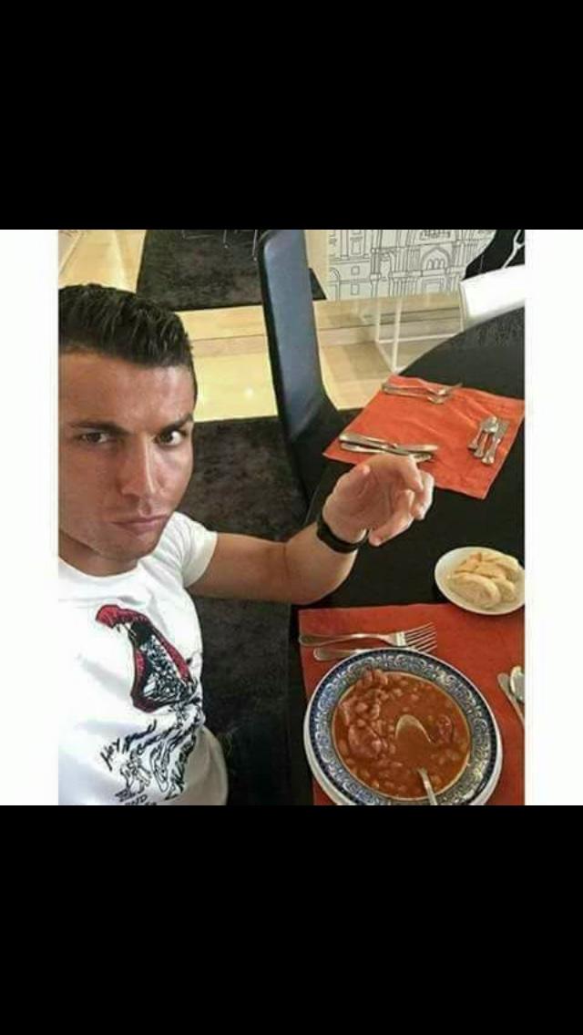 Cristiano Ronaldo'nun kuru fasülye yemesi hakkında ne düşünüyorsunuz ?