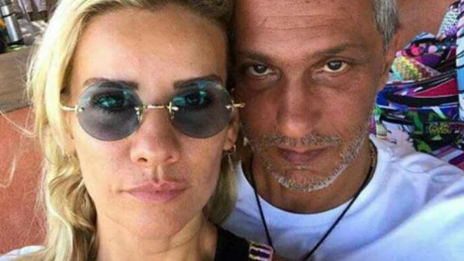Güzel ve mutlu selfie önemli! Esra Erol ve eşi Ali Özbir gibi sıfır tebessüm fotoğraflardan hoşlanır mısınız?