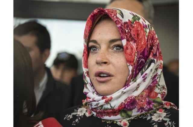 Lindsay Lohan seksi kadın. Çarşaflı hali güzel değil?