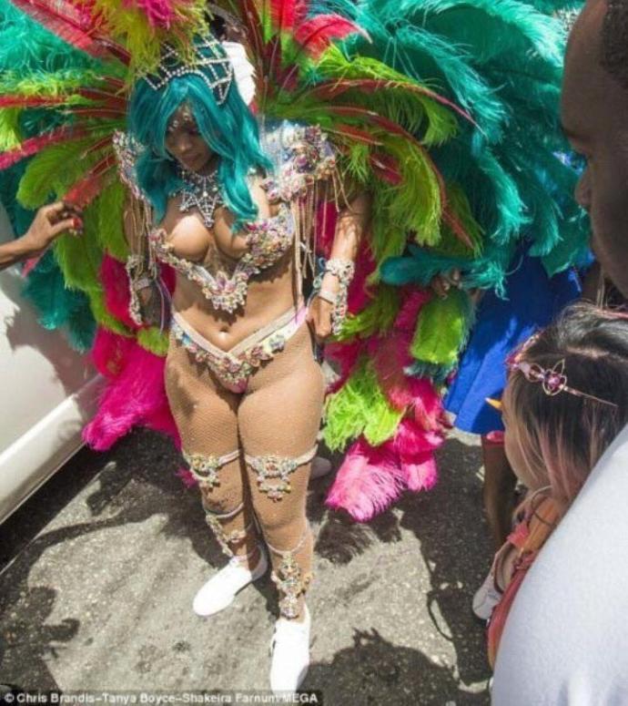 Rihanna'nın gerçek halini gördünüz mü?