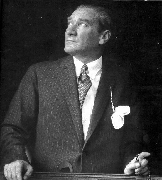 ATATÜRK'Ü EN İYİ NASIL TANIMLARSIN?