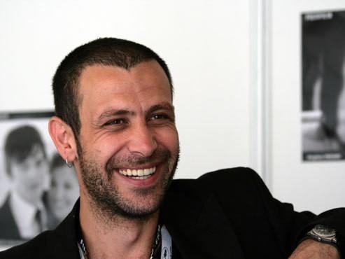 Arkadaşlar küpe takan erkekler hakkında düşünceleriniz nedir?