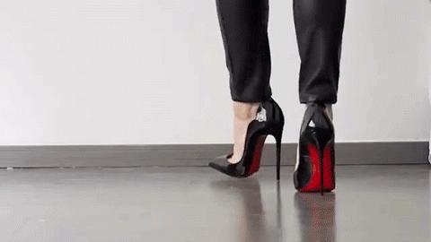 Erkeklerin stilettoyu bu kadar beğenmesinin sebebi nedir?