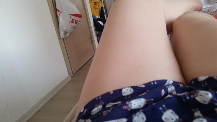 Denizde mi çabuk  yanarım yoksa havuzda mı?  Ve ten rengim beyaz yani fotoğraftaki gibi ne kadar sürede bronzlasirim 😛? 