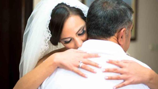 Evlenirken neden gelin ve ailesi ağlar da damat ve ailesi ağlamaz?