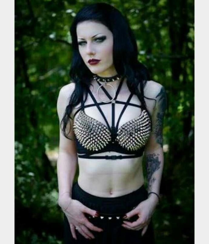 Gothic tarzını beğeniyor musunuz? Gothicler hakkında ne düşünüyorsunuz?