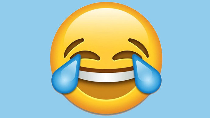 gözlerinden yaş fışkıran emoji